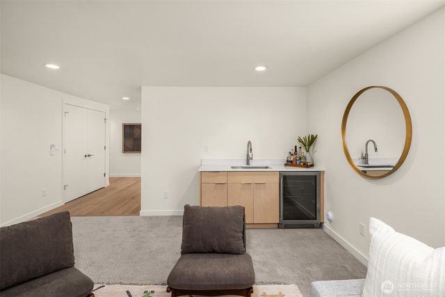 4530 NE 55th Street, Seattle, WA 98105
