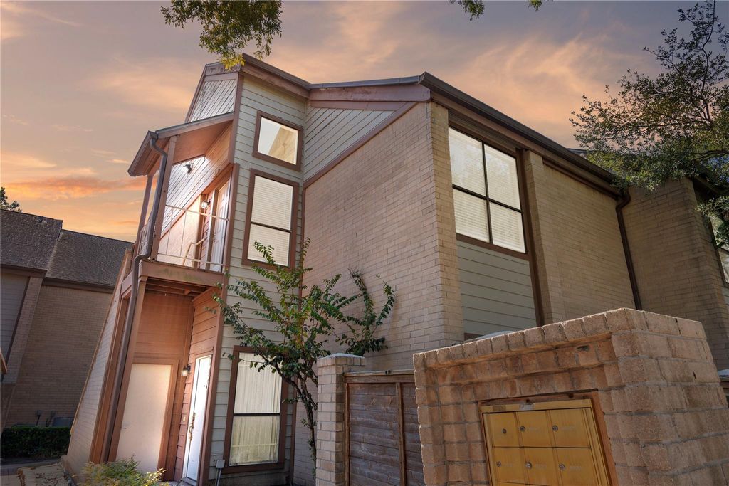 8231 Sands Point Drive 154, Houston, TX 77036