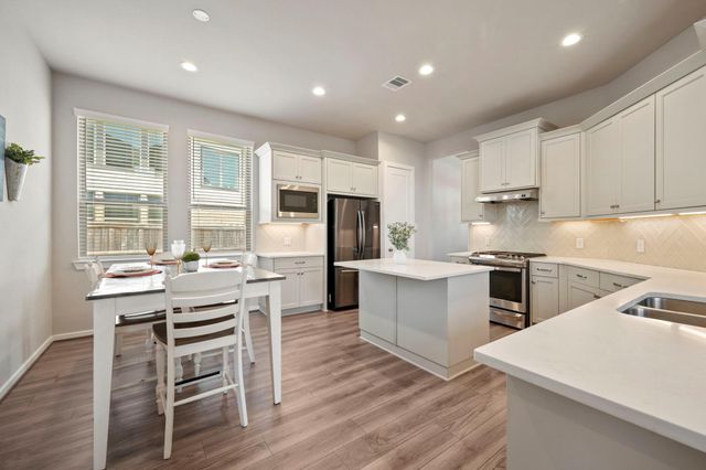 9715 Migrant Hawker Court, Conroe, TX 77385