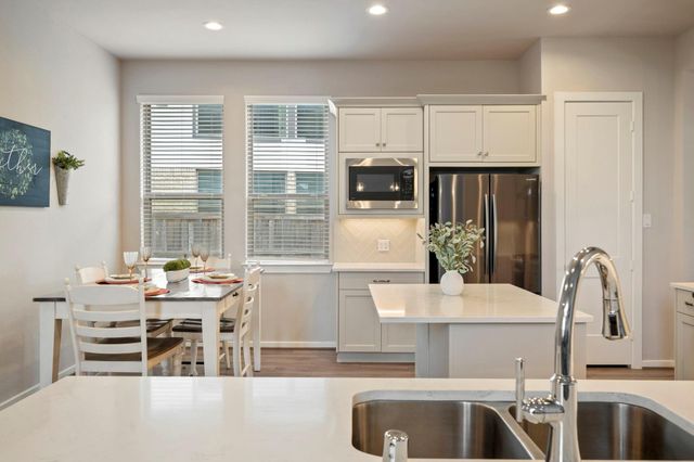 9715 Migrant Hawker Court, Conroe, TX 77385