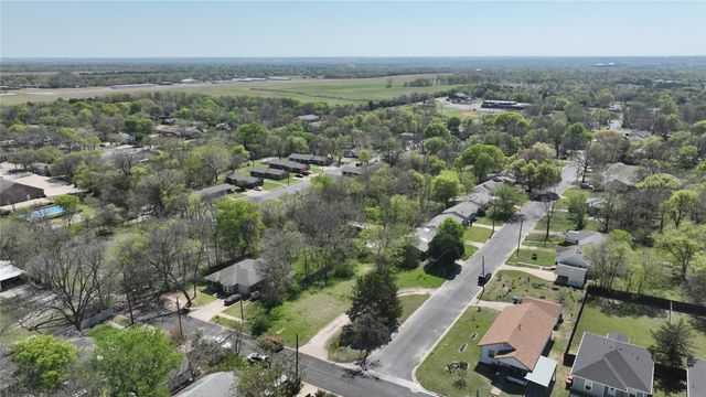1116 E Epstein Street, Sherman, TX 75090