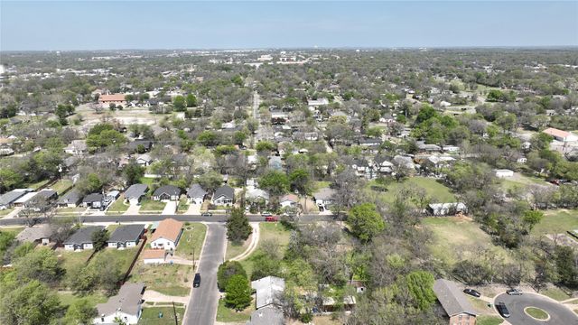 1116 E Epstein Street, Sherman, TX 75090
