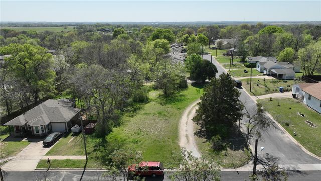 1116 E Epstein Street, Sherman, TX 75090