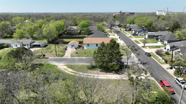 1116 E Epstein Street, Sherman, TX 75090
