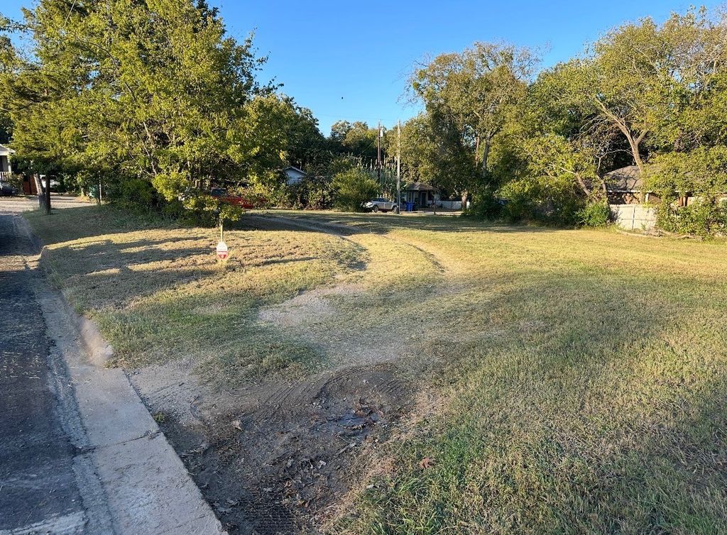 1116 E Epstein Street, Sherman, TX 75090