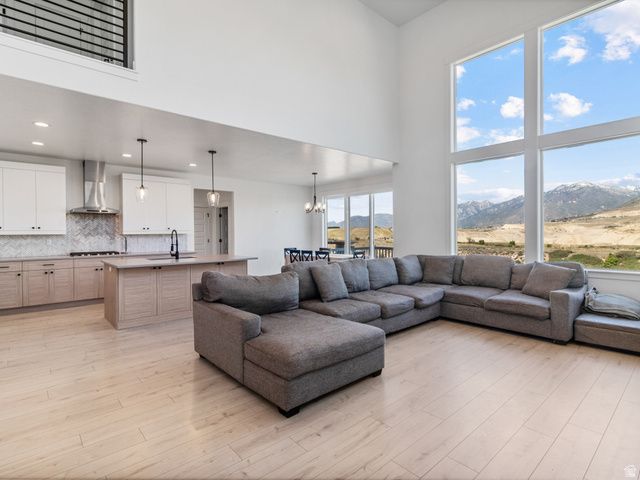16007 S RAILCAR LN, Bluffdale, UT 84065