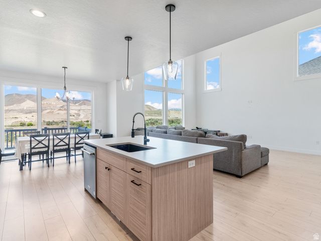 16007 S RAILCAR LN, Bluffdale, UT 84065