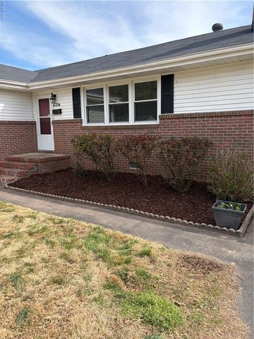 55 Rexford DR, Newport News, VA 23608
