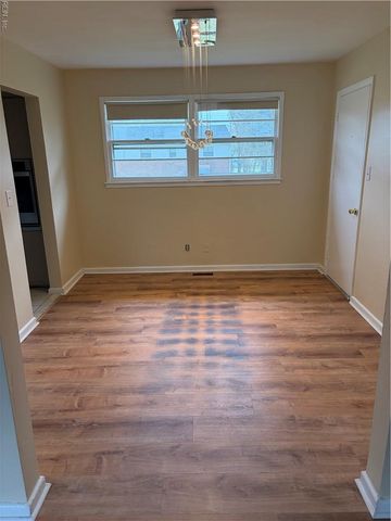 55 Rexford DR, Newport News, VA 23608