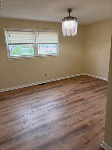 55 Rexford DR, Newport News, VA 23608