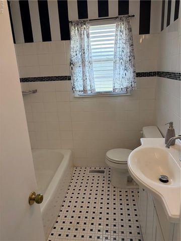 55 Rexford DR, Newport News, VA 23608