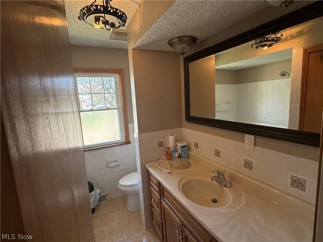 4362 Porter Road, North Olmsted, OH 44070