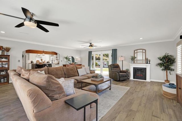 12913 Evalyn Ct., Poway, CA 92064