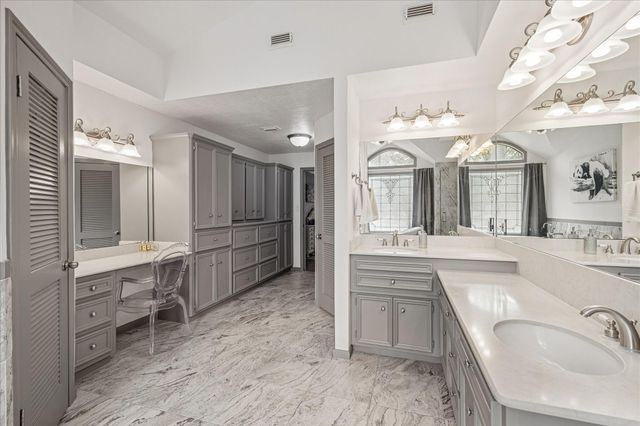 2 Chatterbird Lane, The Woodlands, TX 77380