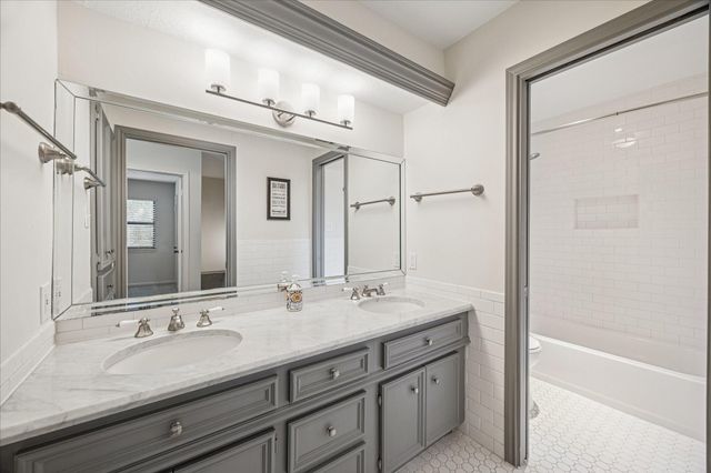 2 Chatterbird Lane, The Woodlands, TX 77380