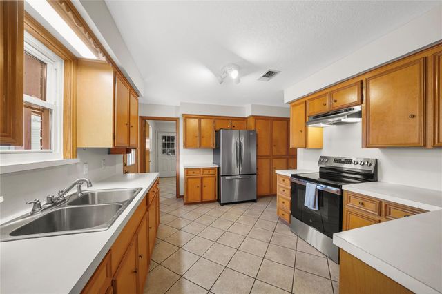 1112 Knox Lane, Wharton, TX 77488