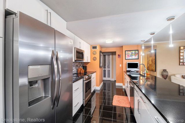 1300 E LAFAYETTE Street 107, Detroit, MI 48207