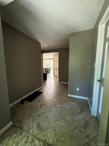 26800 Ballard Street, Harrison Charter Township, MI 48045