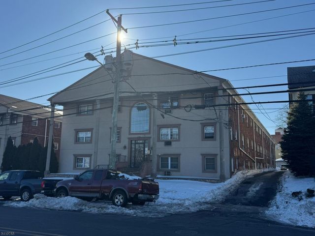 816 W Grand St 2D, Elizabeth City, NJ 07202