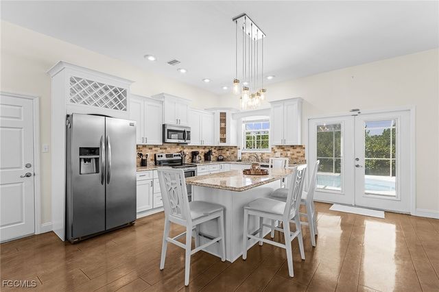 3810 Myers LN, St James City, FL 33956
