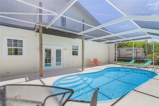 3810 Myers LN, St James City, FL 33956