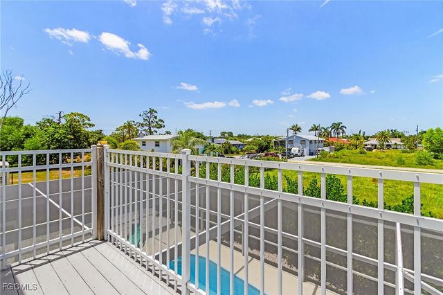 3810 Myers LN, St James City, FL 33956