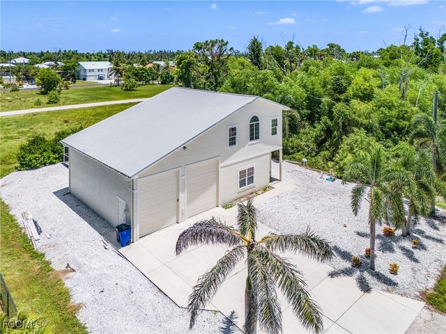 3810 Myers LN, St James City, FL 33956