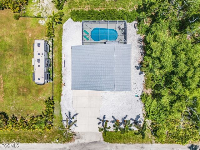 3810 Myers LN, St James City, FL 33956