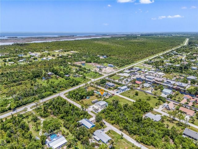 3810 Myers LN, St James City, FL 33956
