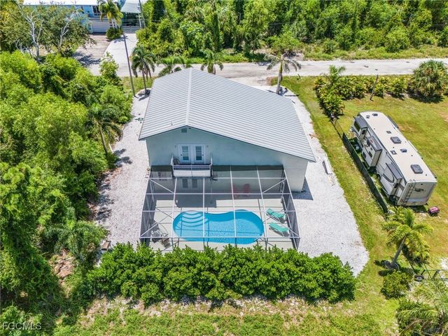 3810 Myers LN, St James City, FL 33956