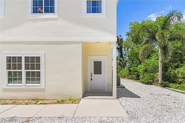 3810 Myers LN, St James City, FL 33956