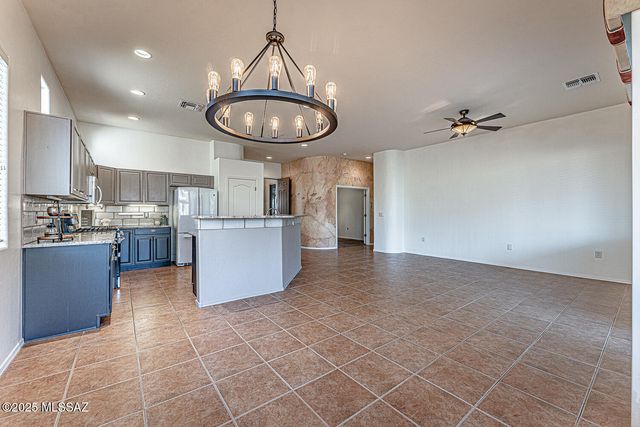 267 N Vía La Castellana, Green Valley, AZ 85614