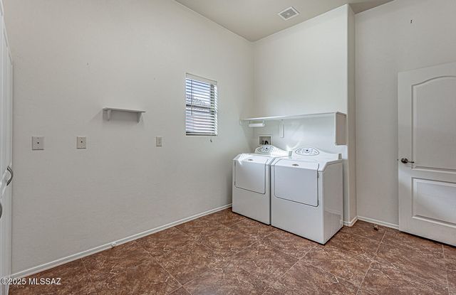 267 N Vía La Castellana, Green Valley, AZ 85614