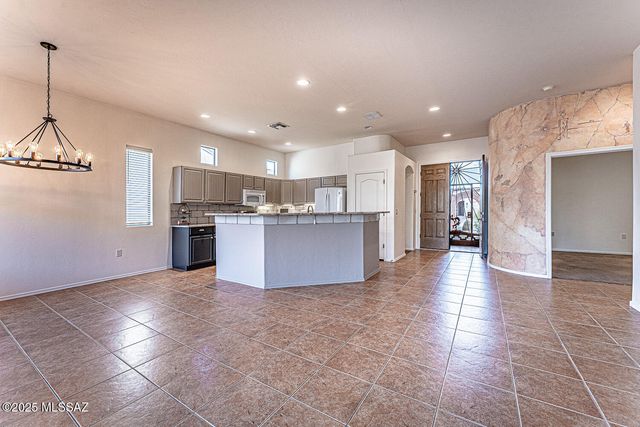 267 N Vía La Castellana, Green Valley, AZ 85614