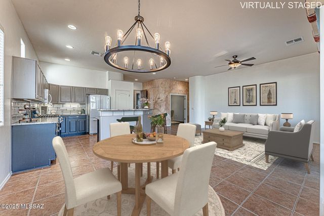 267 N Vía La Castellana, Green Valley, AZ 85614