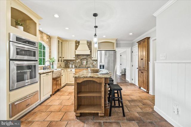 7035 ALLINGTON MANOR CIR E, Frederick, MD 21703