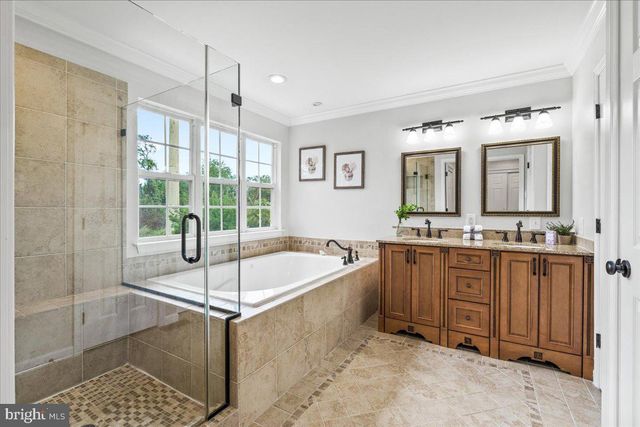 7035 ALLINGTON MANOR CIR E, Frederick, MD 21703
