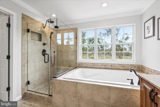 7035 ALLINGTON MANOR CIR E, Frederick, MD 21703