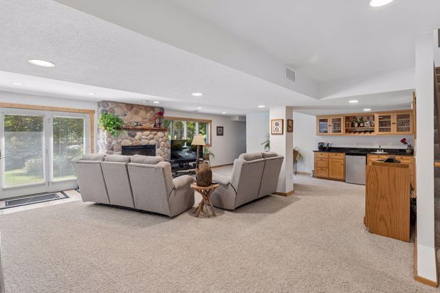 3180 Cuneen Trail, Inver Grove Heights, MN 55076