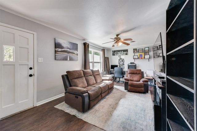 5017 Roxie Street, Haltom City, TX 76117