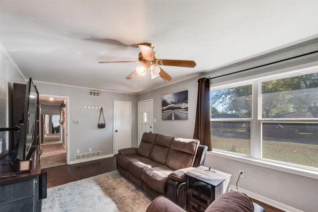 5017 Roxie Street, Haltom City, TX 76117