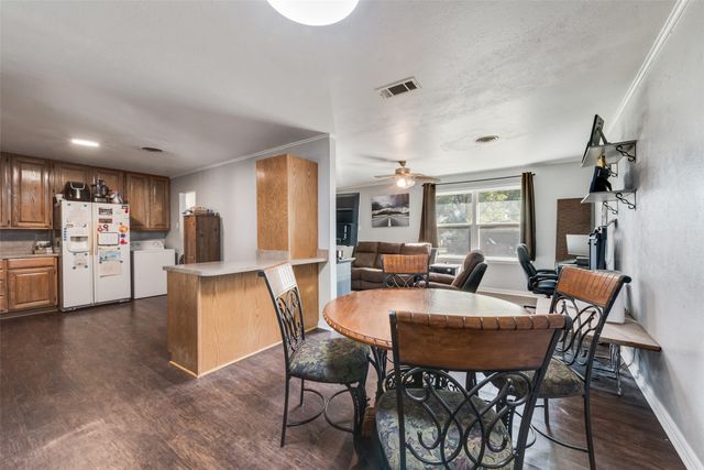 5017 Roxie Street, Haltom City, TX 76117