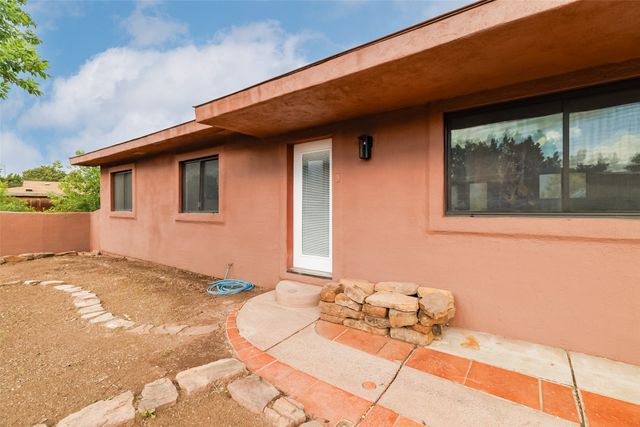 1180 Sioux, Los Alamos, NM 87544