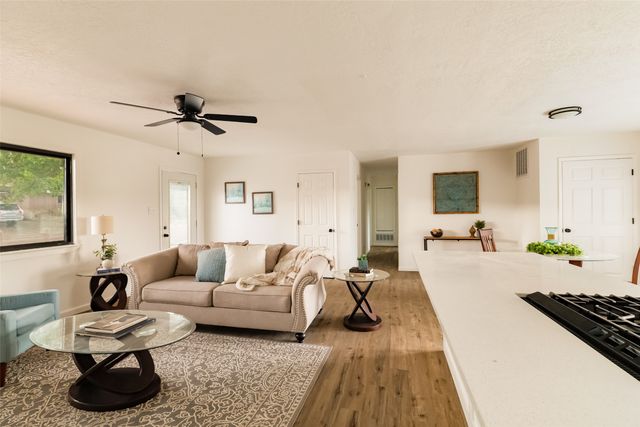 1180 Sioux, Los Alamos, NM 87544