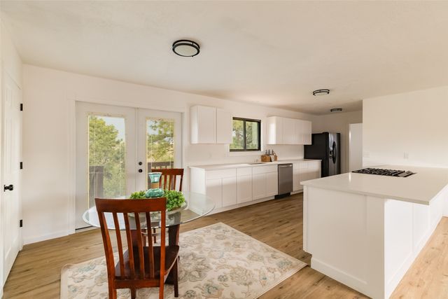 1180 Sioux, Los Alamos, NM 87544