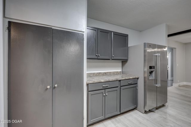 2102 E Yuma Street, Joplin, MO 64801