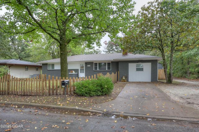 2102 E Yuma Street, Joplin, MO 64801