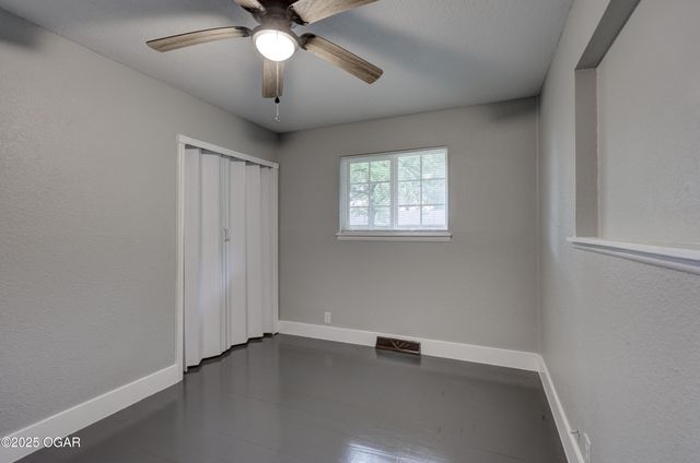 2102 E Yuma Street, Joplin, MO 64801