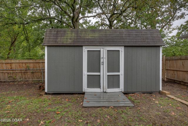 2102 E Yuma Street, Joplin, MO 64801