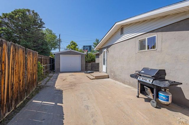 1732 Comanche Rd, Pueblo, CO 81001